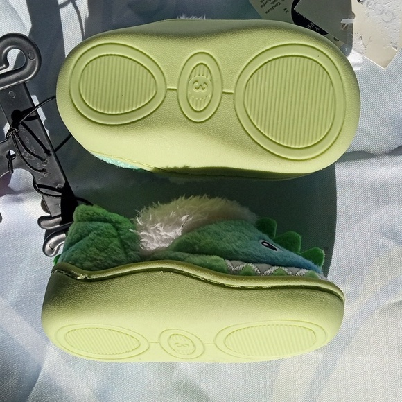 NWT Baby Dino size 3 Slippers - Picture 3 of 3